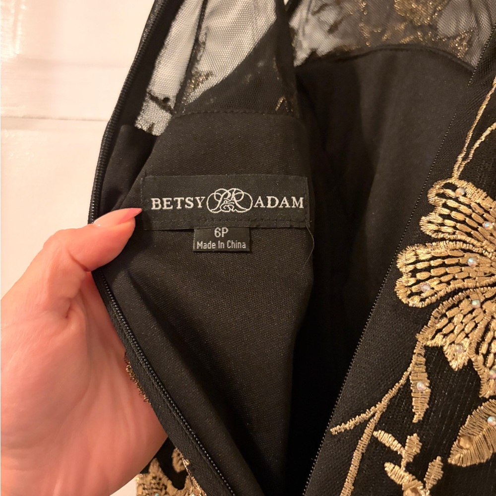 Betsy and Adam Petite Sleeveless Floral-Appliqué Illusion black Gown - Picture 6 of 6